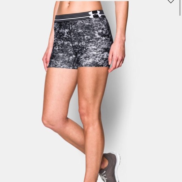 Under Armour Pants - Under Armour shorty compression shorts size small